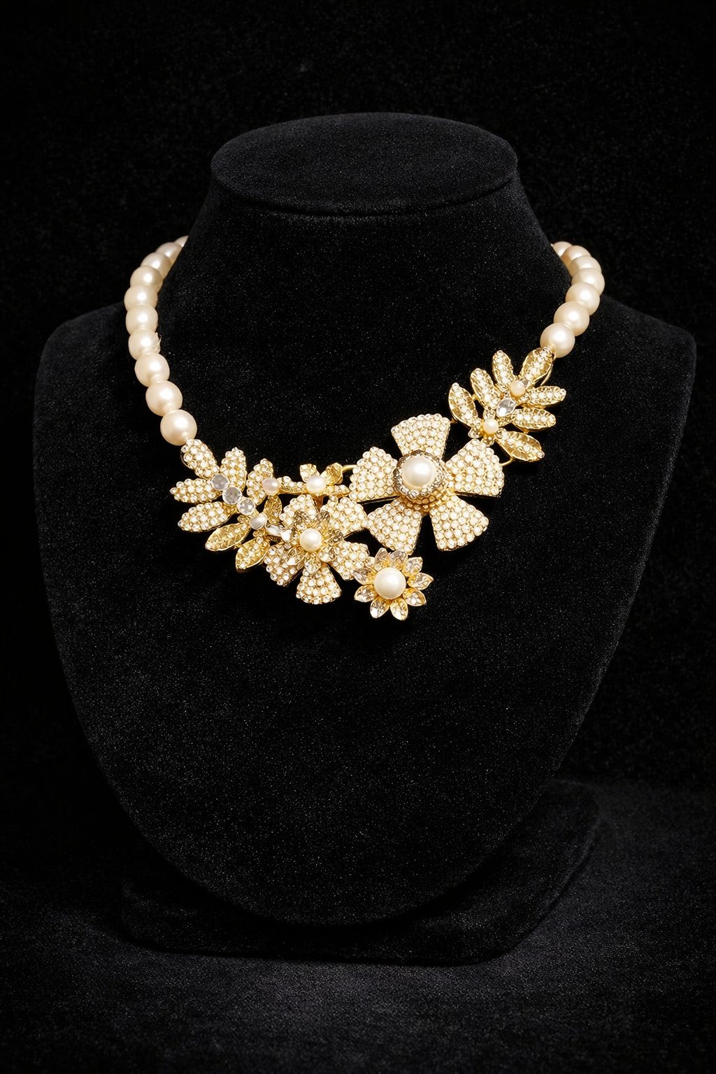 Luxurious gold‑tone floral necklace - Image 2