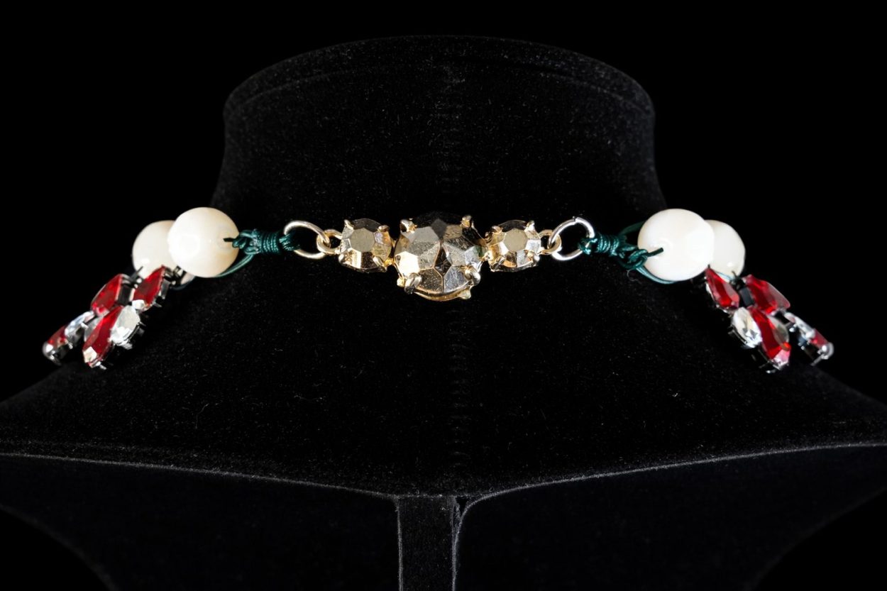 Red & White Bead Necklace - Image 4