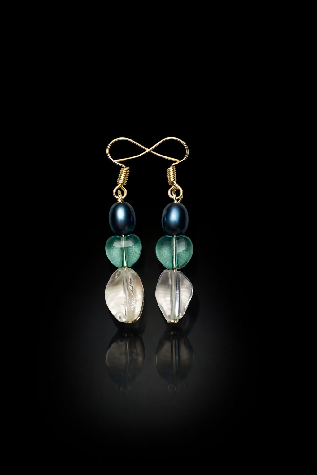 Romantic Green Glass Heart Dangle Earrings - Image 2