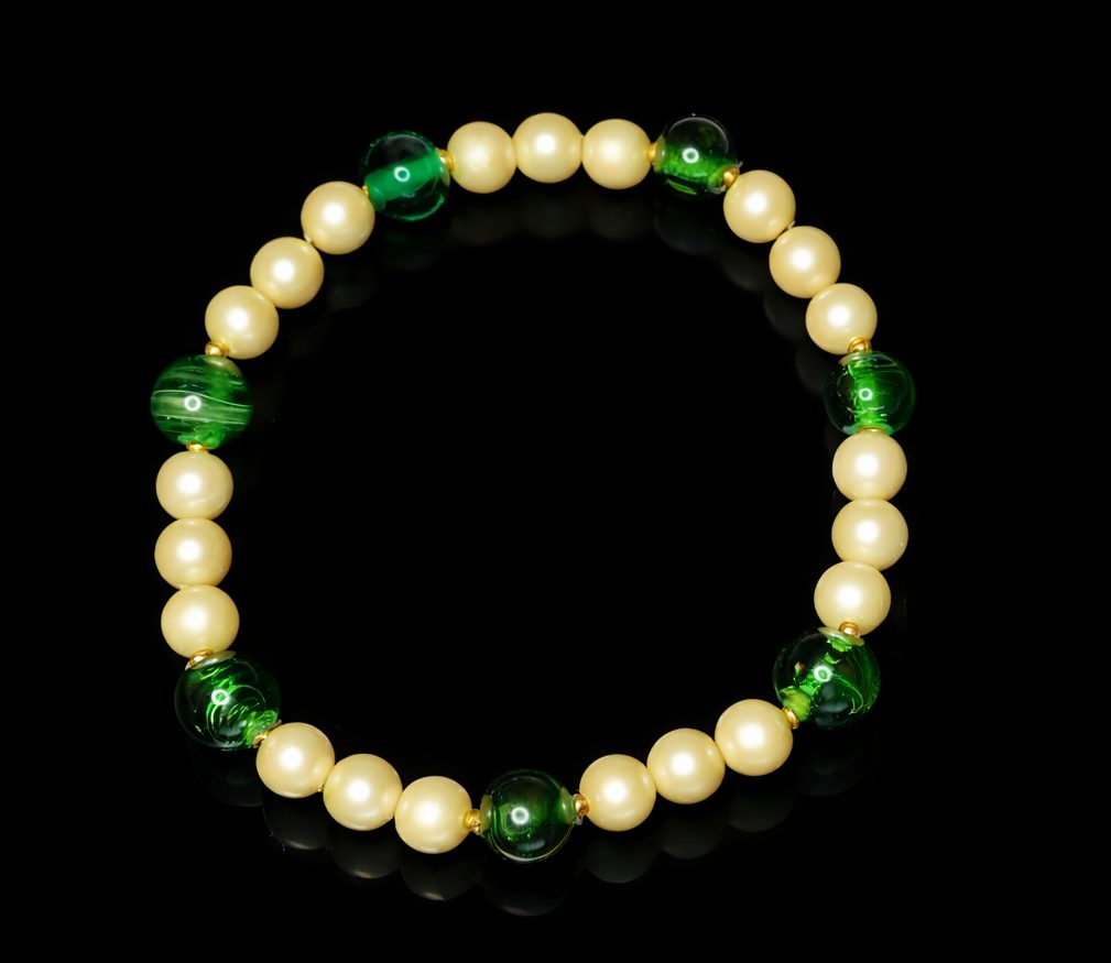 Cream Pearl‑Like & Dark Green Glass Bead Bracelet - Image 3